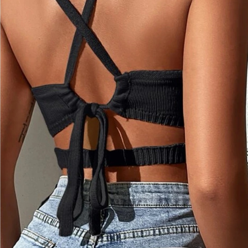 NEW WITHOUT TAGS!!! 💖Trendy Black Strappy Top Size medium